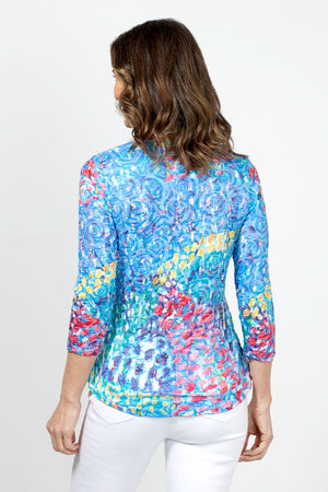 Top Ligne Starry Scene Crinkle Top In Multi. Artist inspired expressionist dot print. V neck top with shirt tail hem and 3/4 sleeve. Relaxed fit._34981301846216