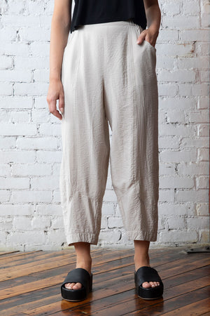 Olivia by Habitat Crinkle Lantern Pant in Shell.  Elastic waist pull on pant with flat front.  2 slash pockets.  Tapered to ankle  Inseam: 26"_59815991378286