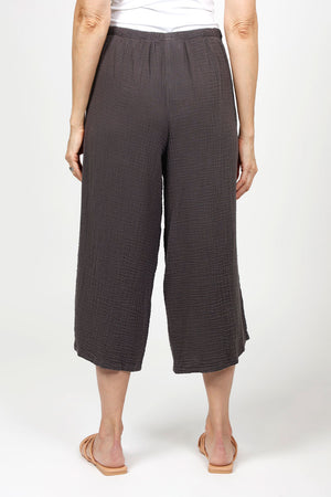 Organic Rags Gauze Pocket Crop in Graphite. Pull on cotton gauze pant with 3/4" contoured flat front waistband, elastic back. Falls straight through the hip, thigh and leg. 2 front pockets. 22" inseam._35151267954888