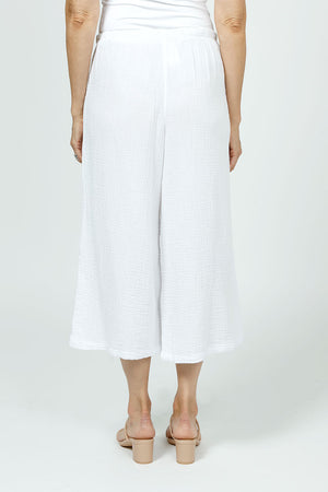 Organic Rags Gauze Pocket Crop in White. Pull on cotton gauze pant with 3/4" contoured flat front waistband, elastic back. Falls straight through the hip, thigh and leg. 2 front pockets. 22" inseam._35729899946184